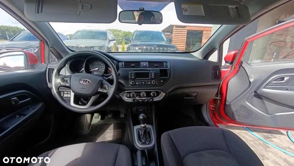 Kia Rio 1.2 L - 8