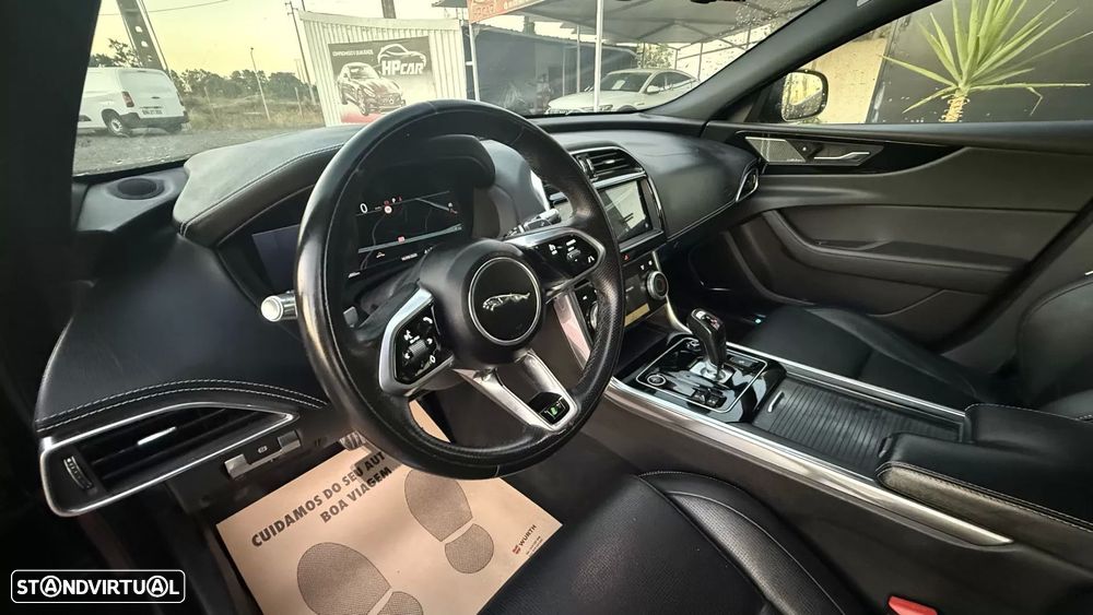 Jaguar XE 2.0 D200 R-Dynamic S - 35