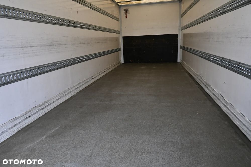 Mercedes-Benz Atego 1527 kontener 7,25 winda 2 T klima kamery - 13