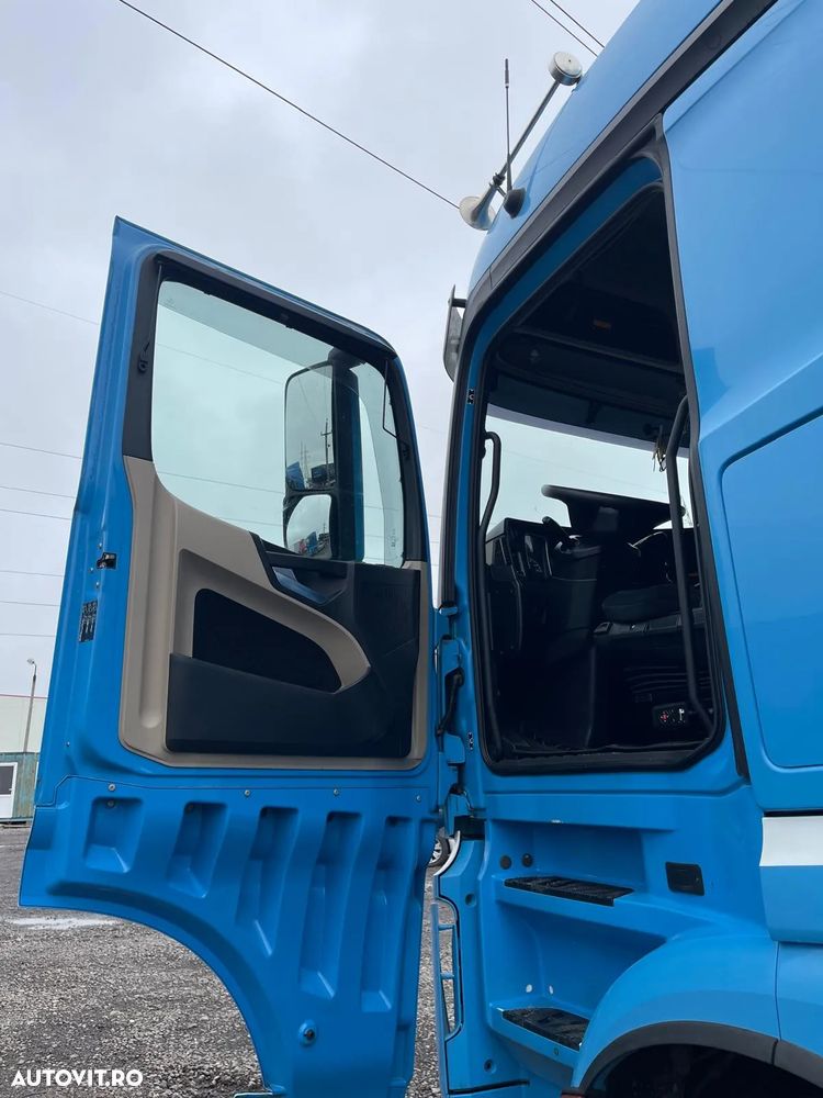 Mercedes-Benz ACTORS - 14