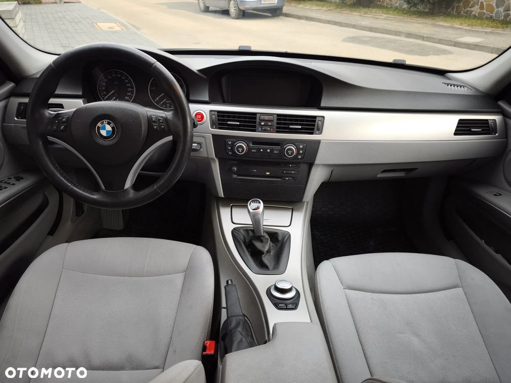 BMW Seria 3 320d Edition Sport - 17