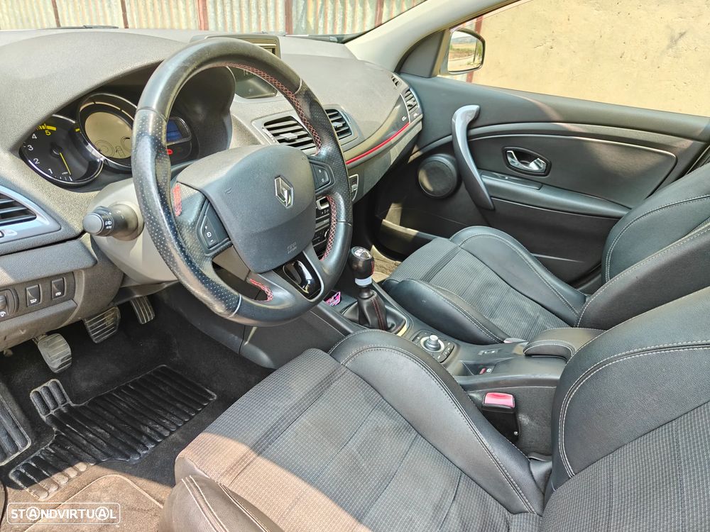 Renault Mégane Sport Tourer ST Line - 7
