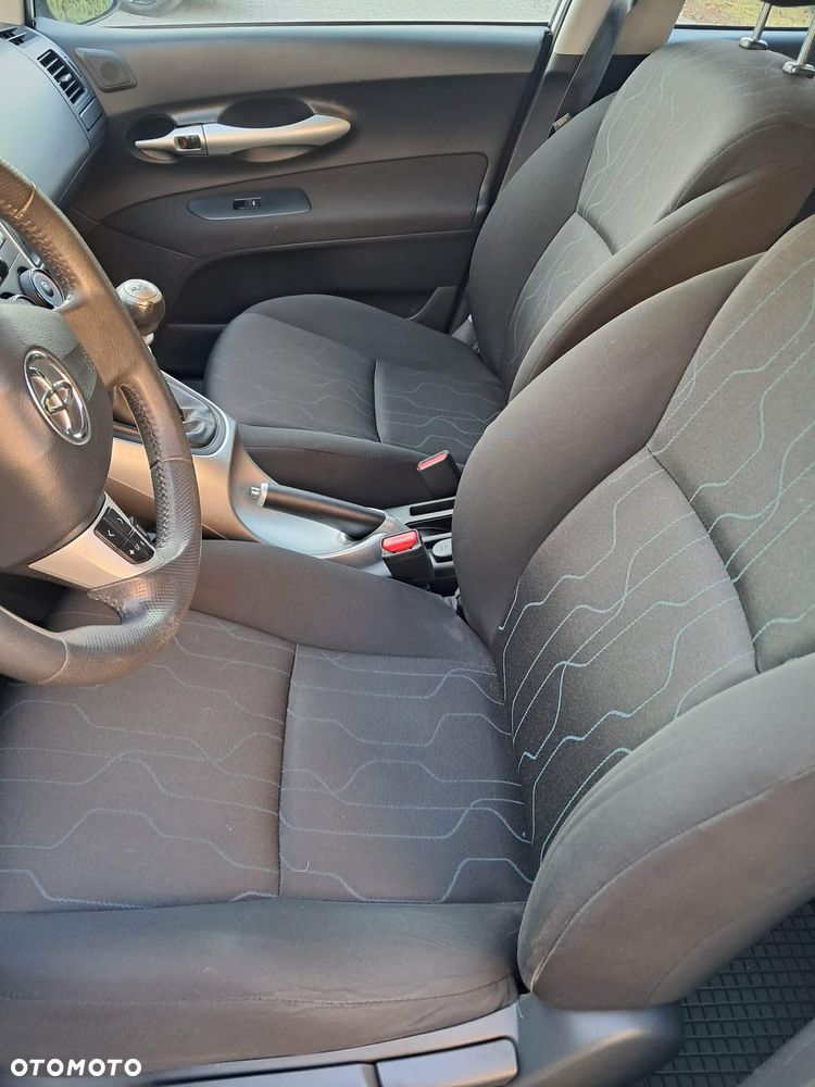 Toyota Auris 1.33 VVT-i Active - 4