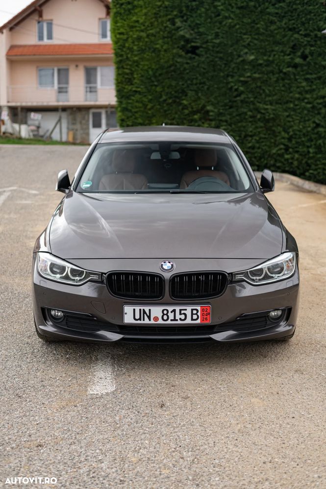 BMW Seria 3 320d Aut. - 12