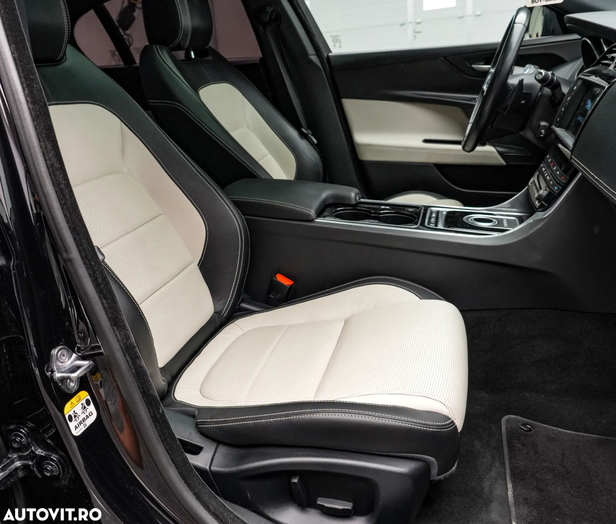 Jaguar XE 2.0 R-Sport - 15