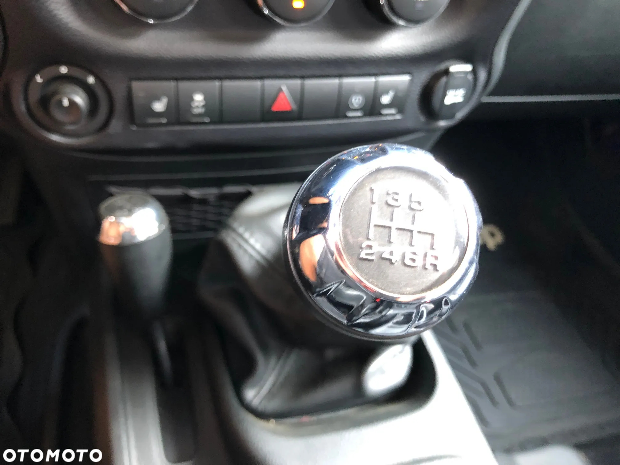 Jeep Wrangler - 32