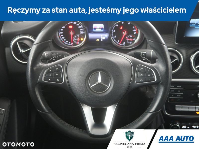 Mercedes-Benz GLA - 16