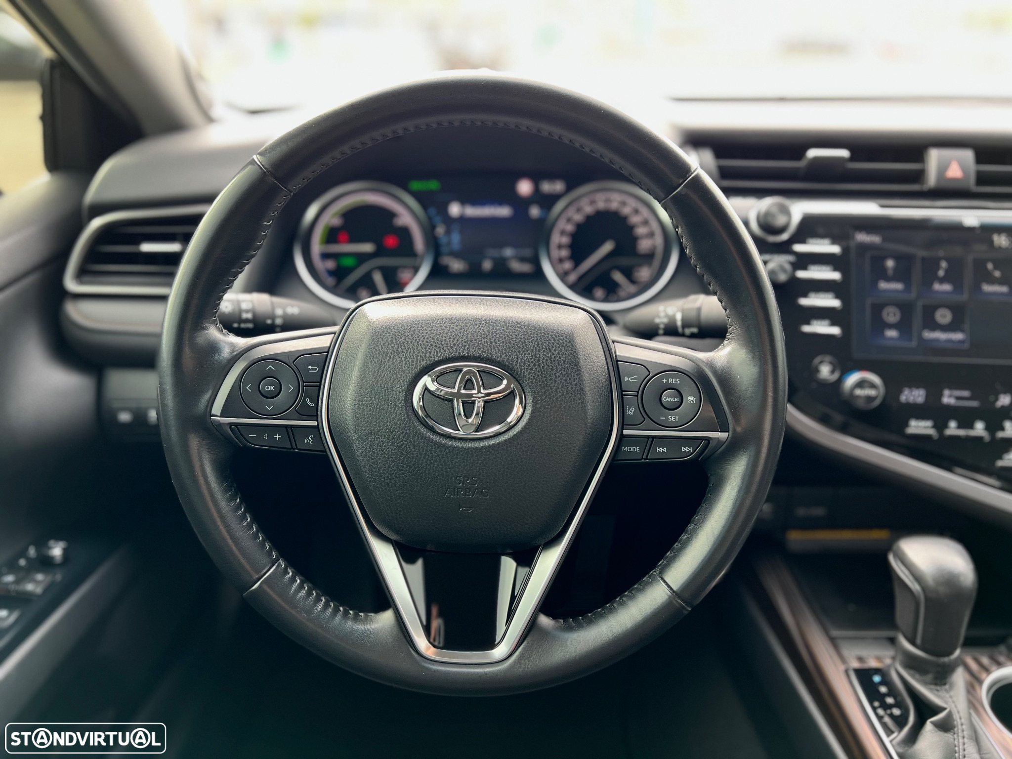 Toyota Camry 2.5 Hybrid Luxury - 17