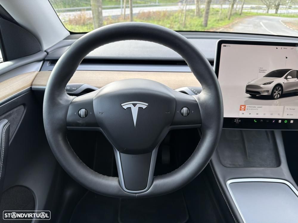 Tesla Model Y Long Range Dual Motor AWD - 26
