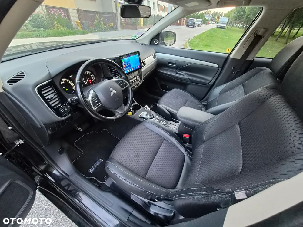 Mitsubishi Outlander 2.0 4WD Top - 23