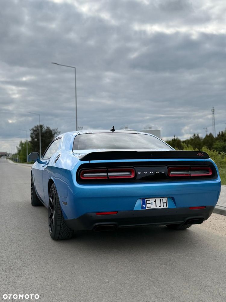 Dodge Challenger - 9