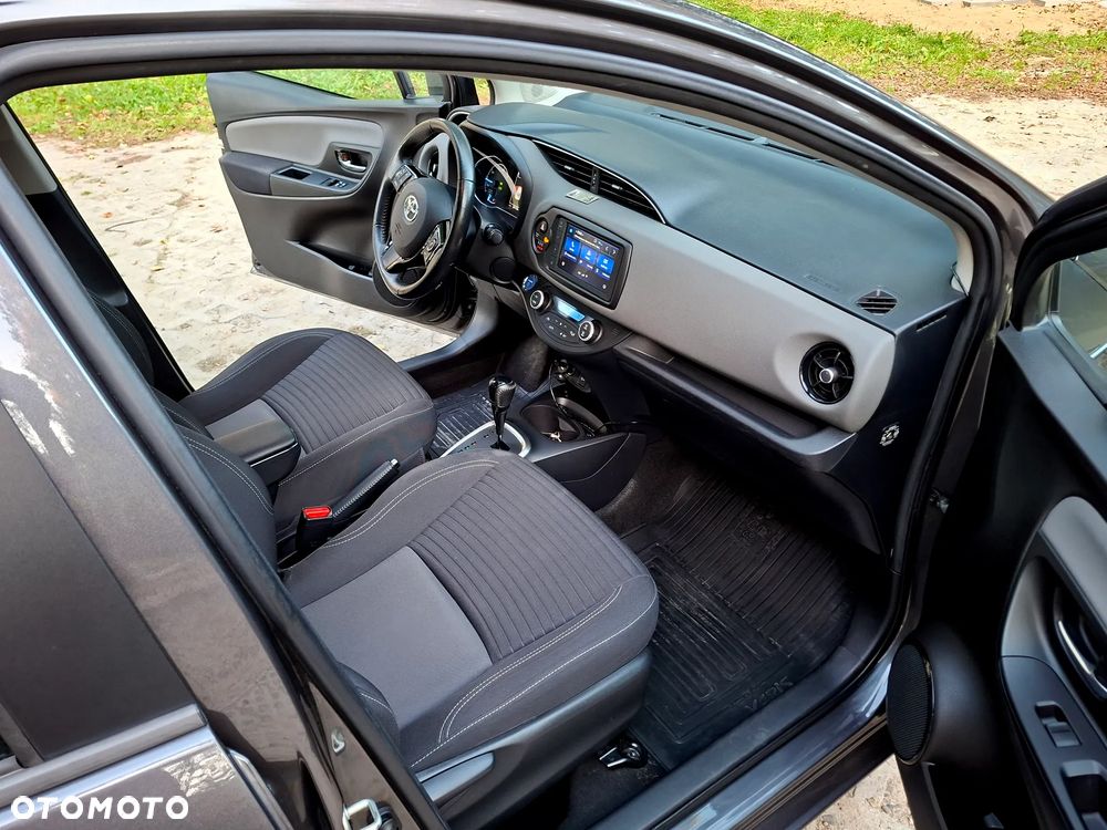 Toyota Yaris Hybrid 100 Premium - 13