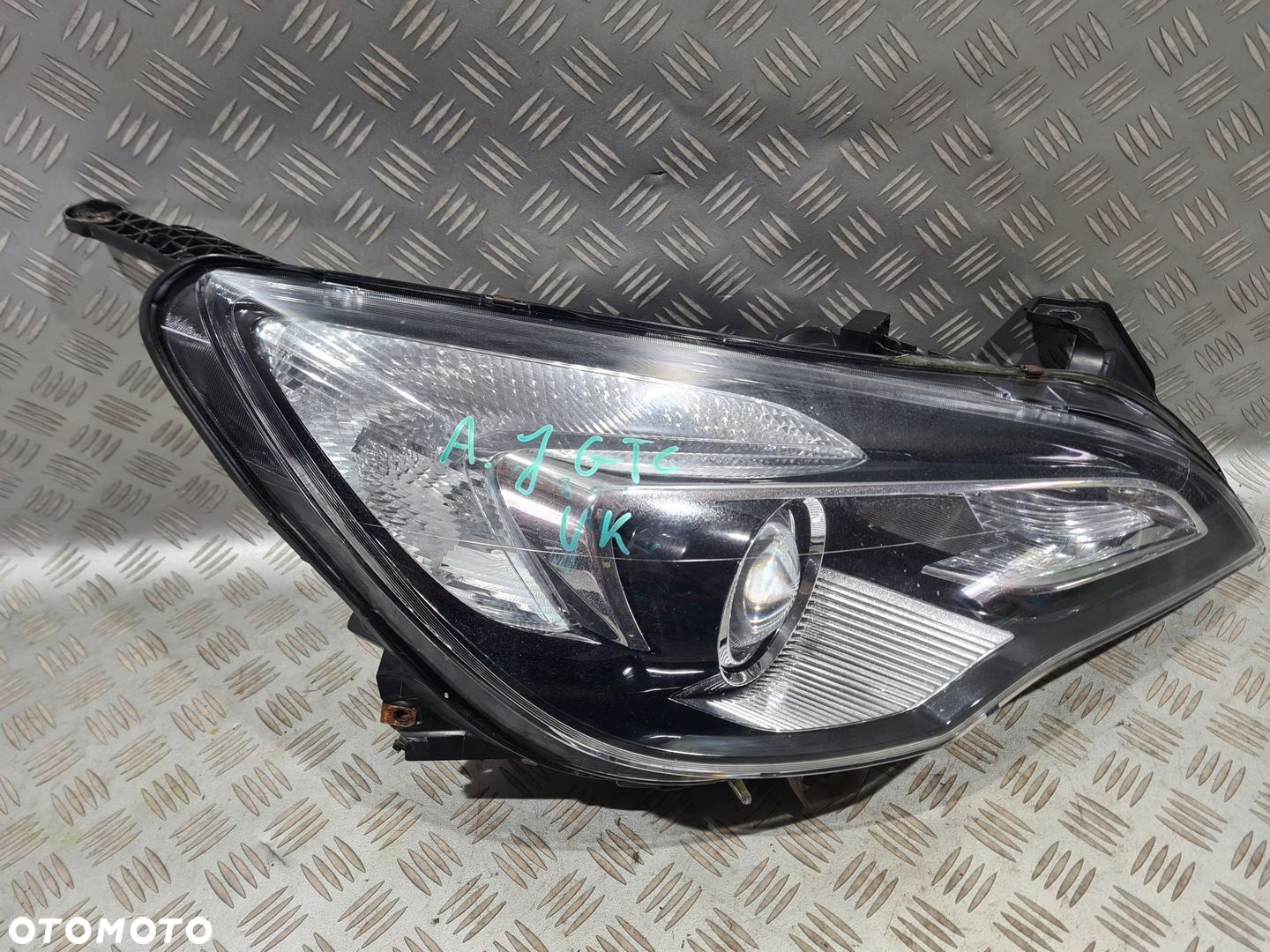 LAMPA PRAWA PRZEDNIA ASTRA J GTC CASCADA ANGLIK - 2