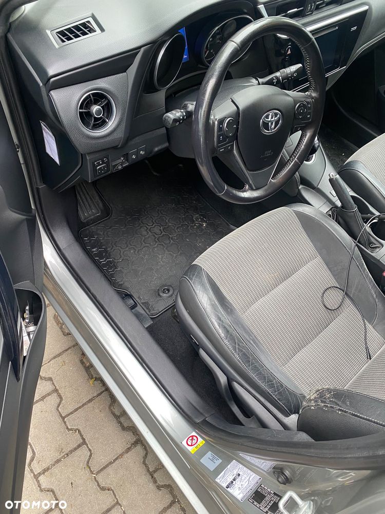 Toyota Auris - 11