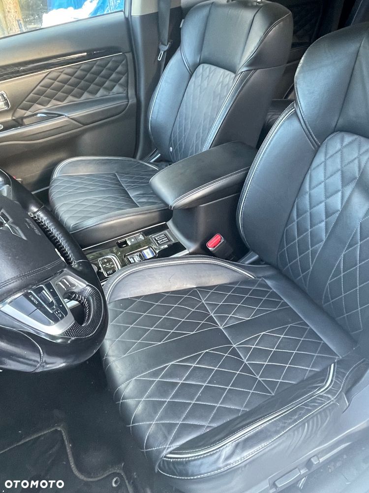 Mitsubishi Outlander 2.4 4WD Plug-In Hybrid Diamant+ - 18