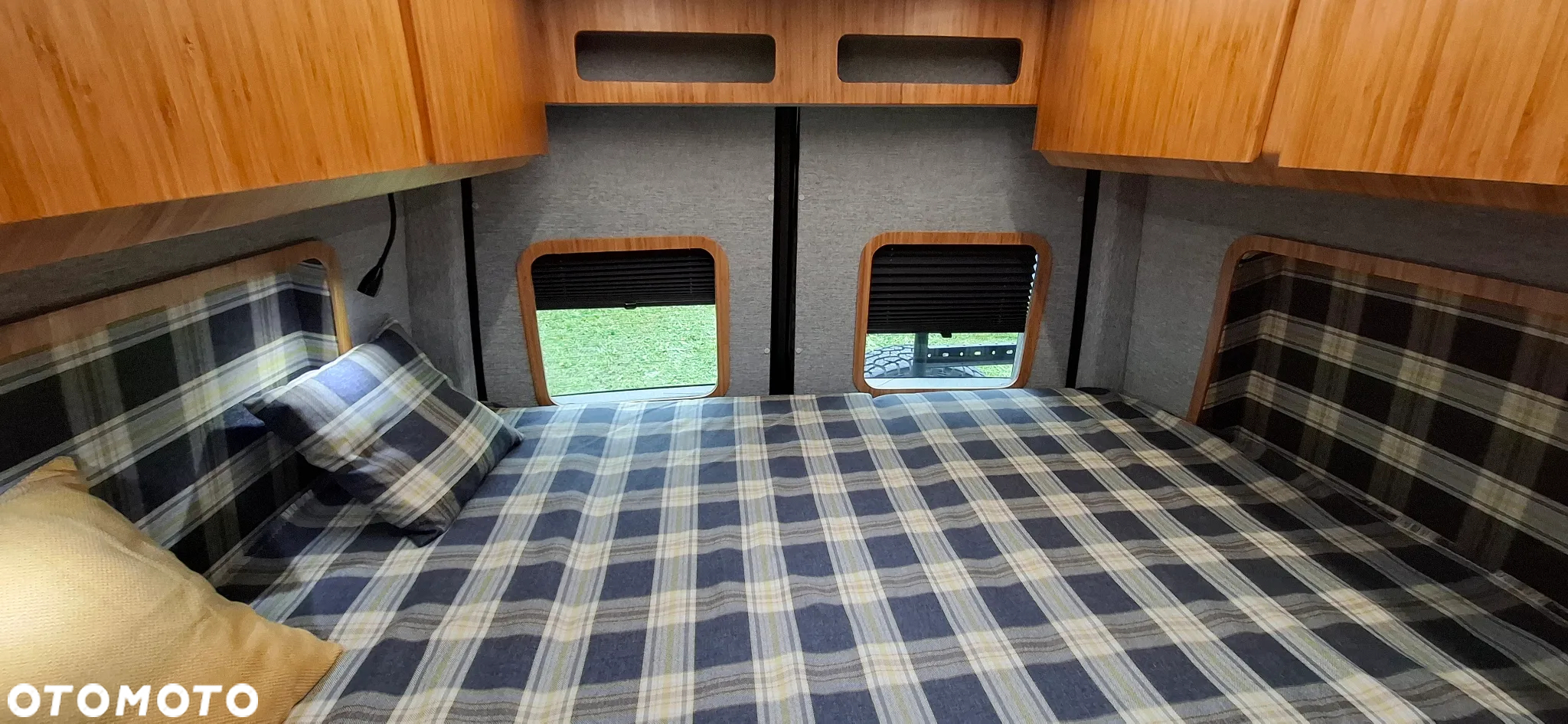Mercedes-Benz 4x4 Sprinter 907 - 12