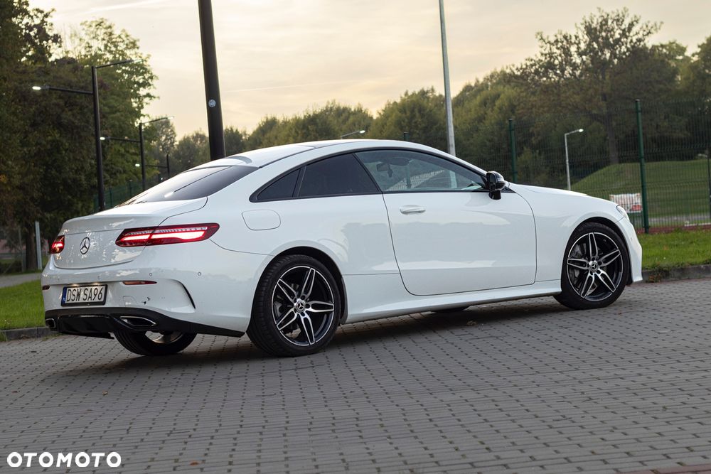 Mercedes-Benz Klasa E 300 Coupe 9G-TRONIC - 17