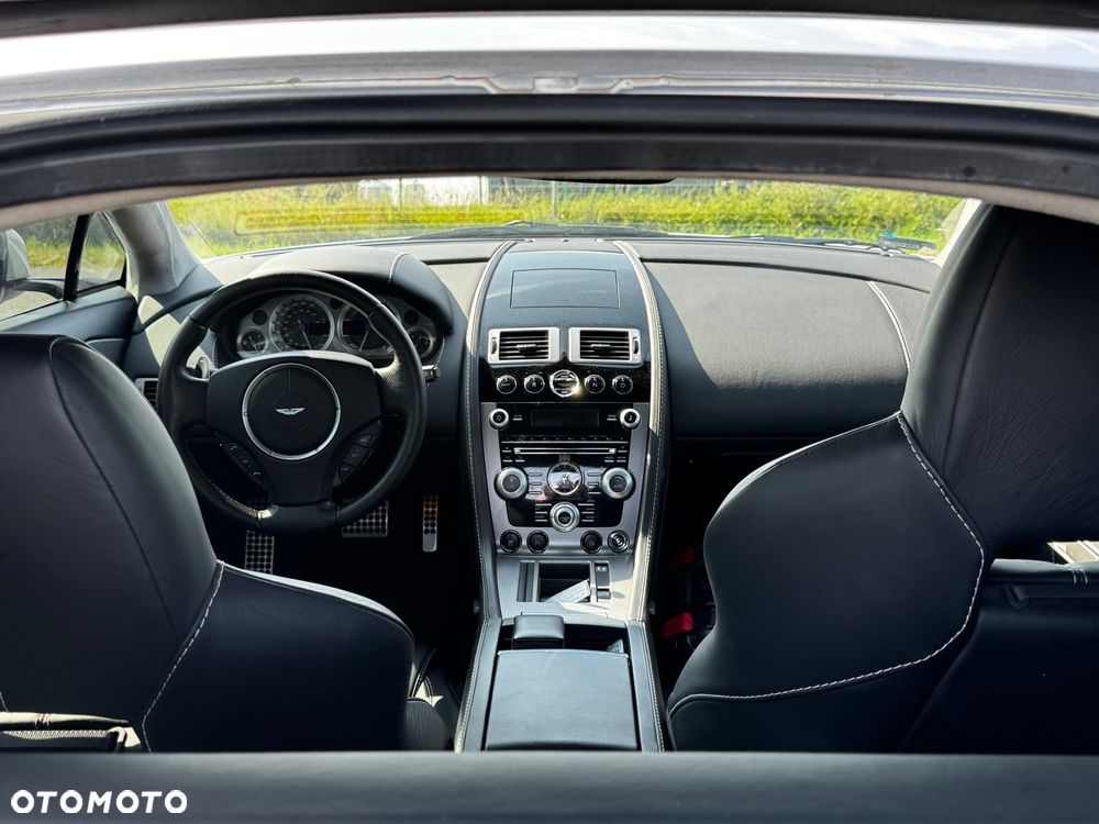 Aston Martin Vantage - 10