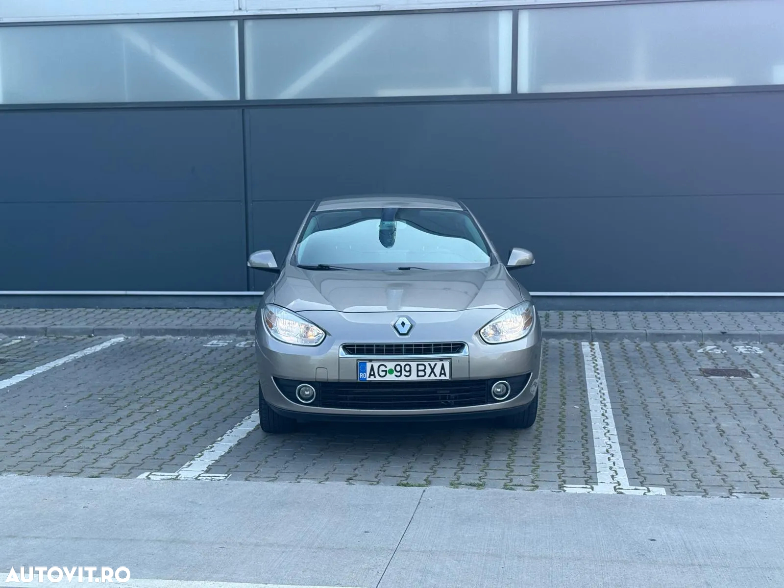 Renault Fluence 2.0 16V 140 CVT Dynamique - 9