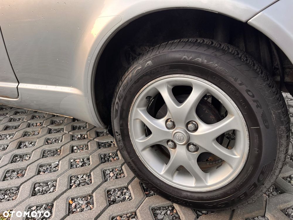 Toyota Yaris 1.3 - 9