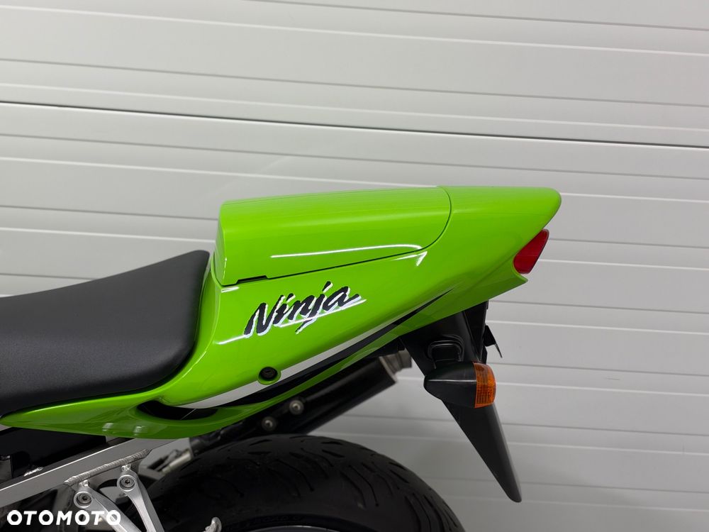 Kawasaki ZXR - 21
