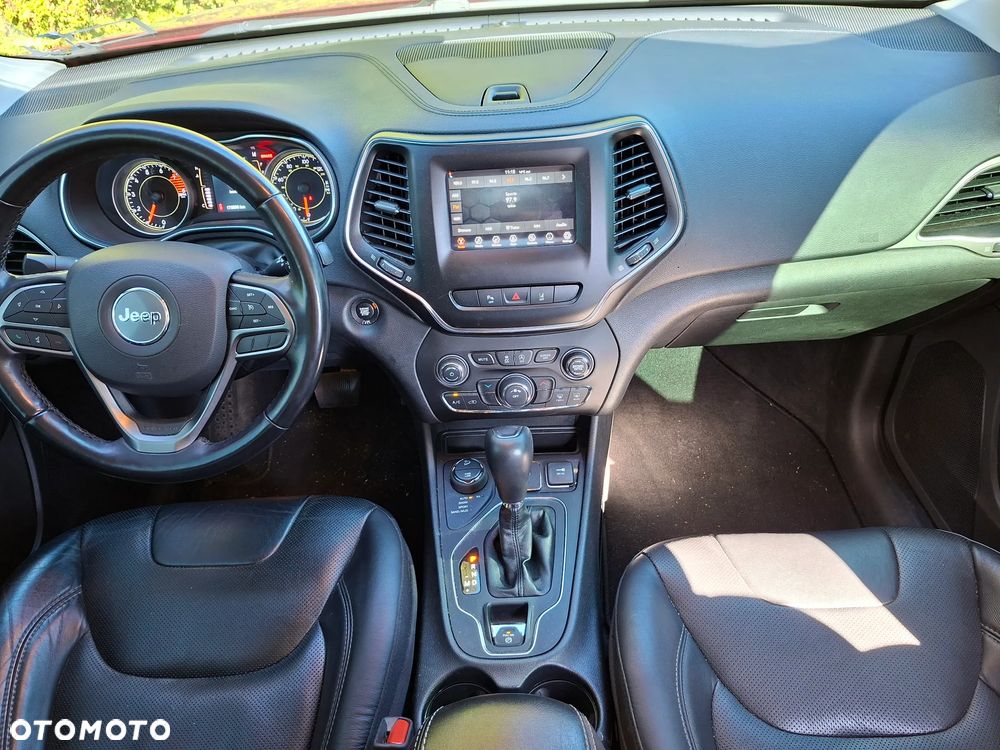 Jeep Cherokee - 17