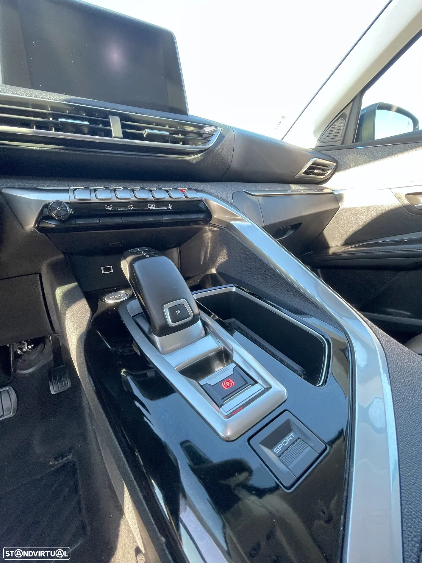 Peugeot 5008 1.2 PureTech Allure EAT6 - 17