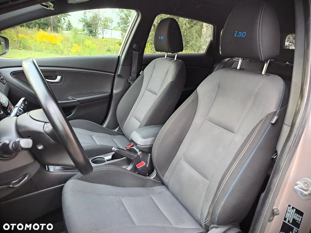 Hyundai i30 blue 1.6 GDI YES Gold - 14