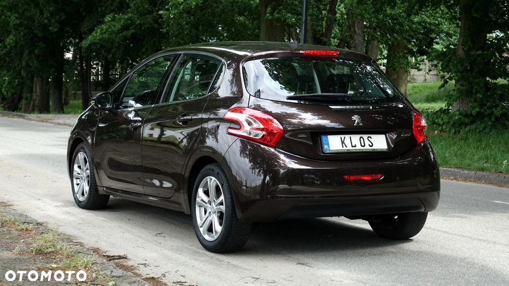 Peugeot 208 120 VTI Allure - 32