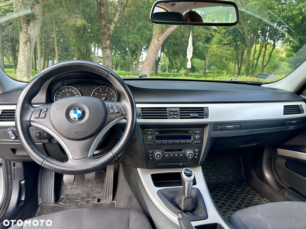 BMW Seria 3 318i - 8