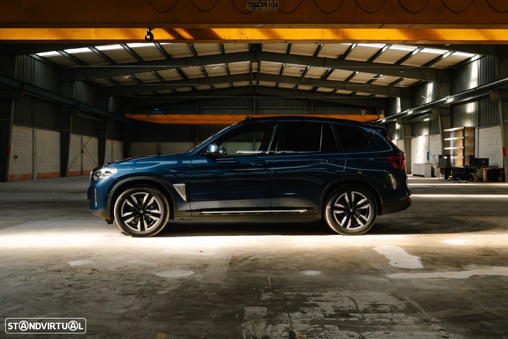 BMW iX3 - 13