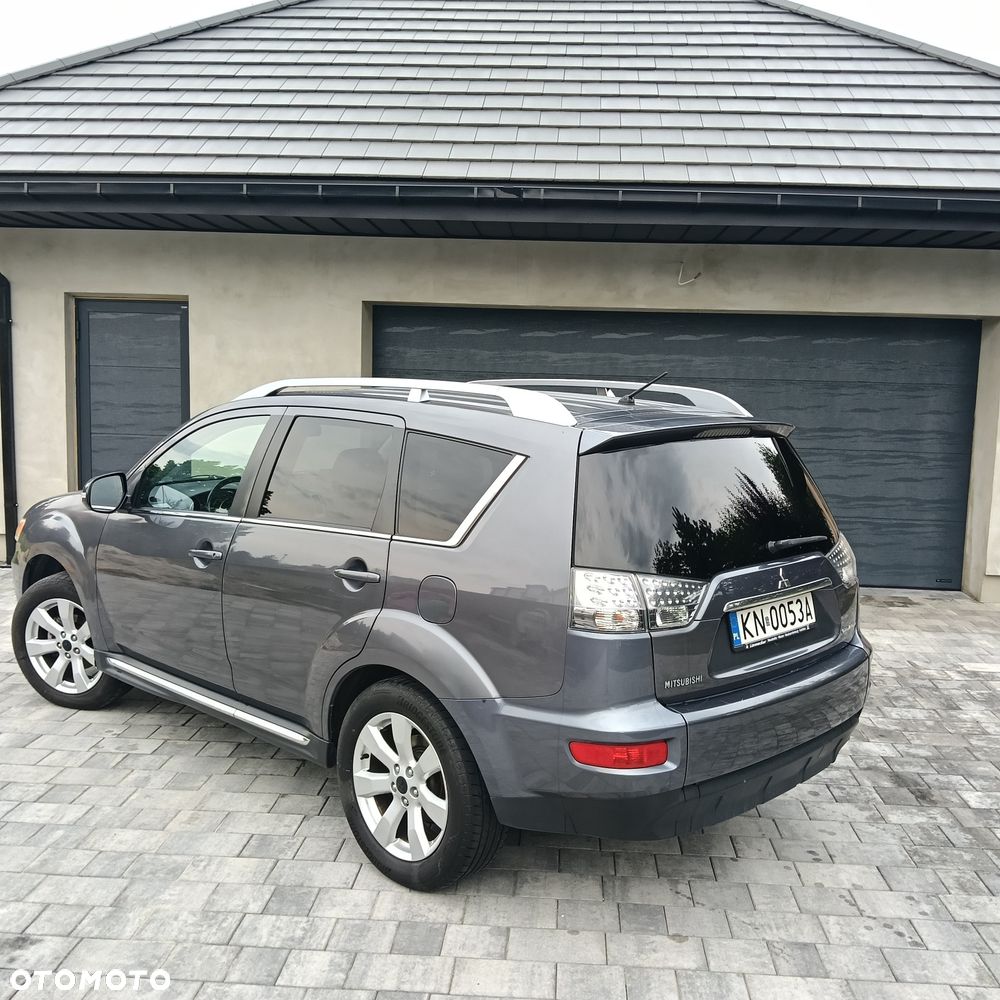 Mitsubishi Outlander - 4
