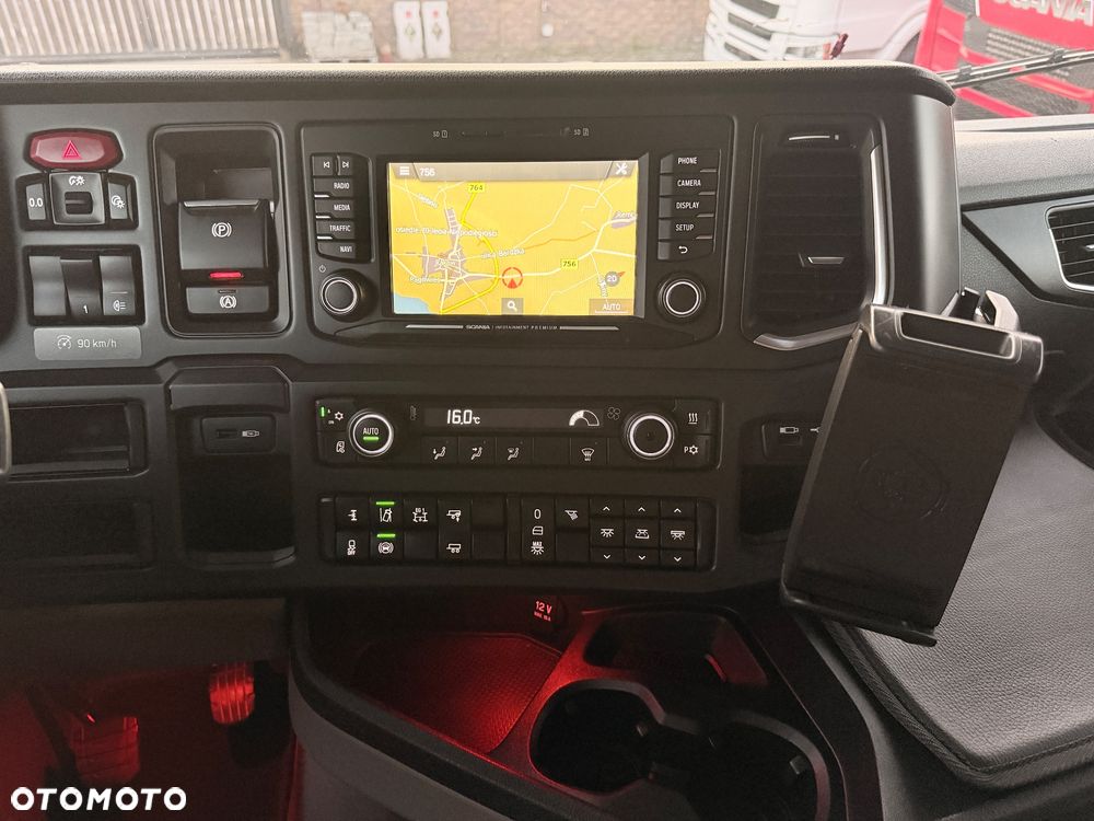Scania 500S SCANIA Super z Niemiec pełna opcja, skóry, 6x poduszek przód i tył 2022/2023 - 32