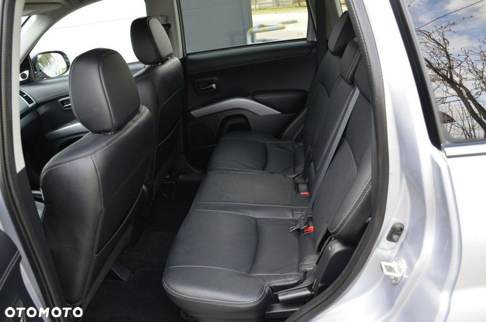 Mitsubishi Outlander - 25