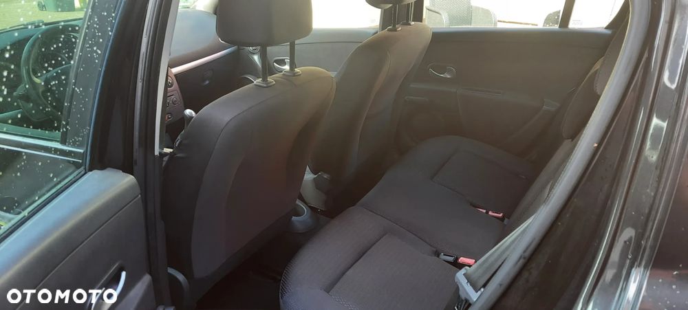 Renault Clio 1.2 16V Authentique - 8