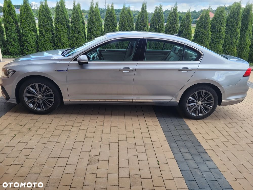 Volkswagen Passat - 4