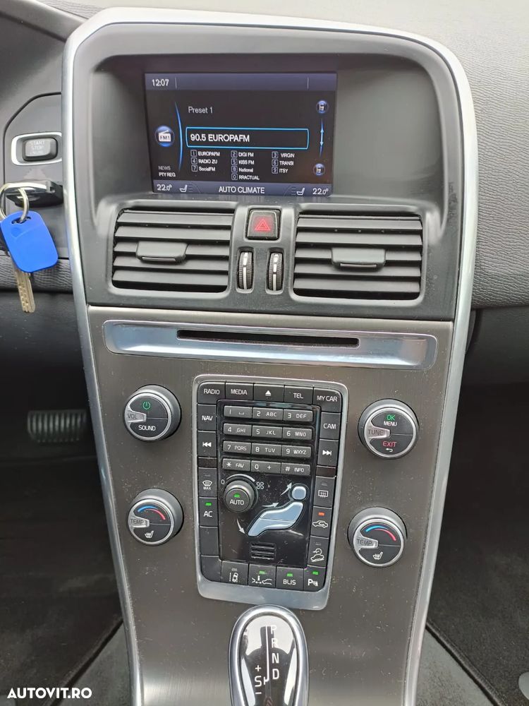 Volvo XC 60 D4 AWD Geartronic Summum - 11