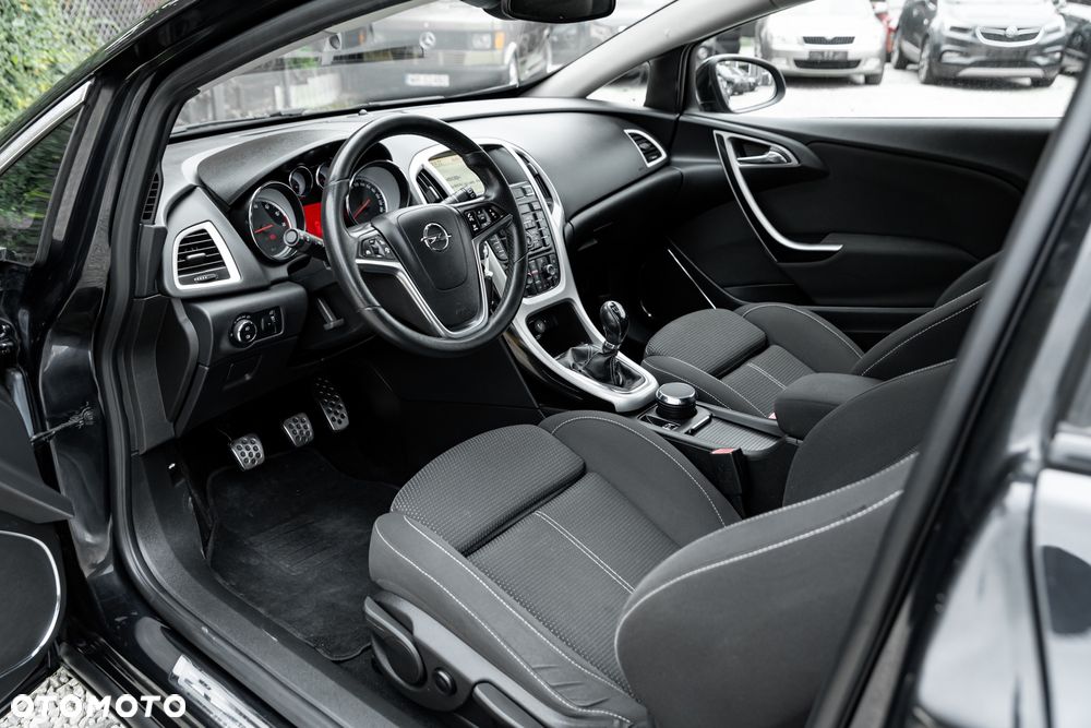 Opel Astra IV GTC 1.6 T Sport - 16