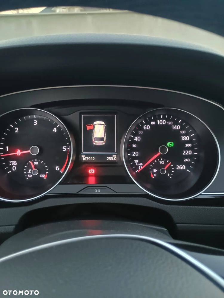 Volkswagen Passat 1.6 TDI SCR DSG Business - 40