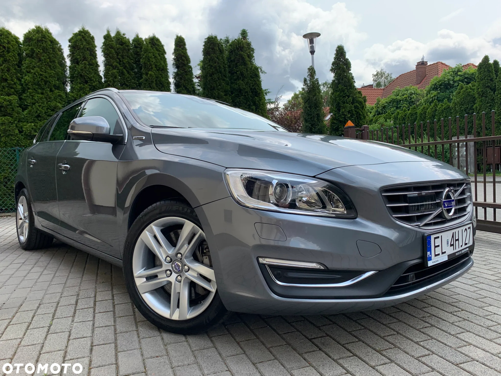 Volvo V60 D6 AWD Plug-in Hybrid Summum - 2