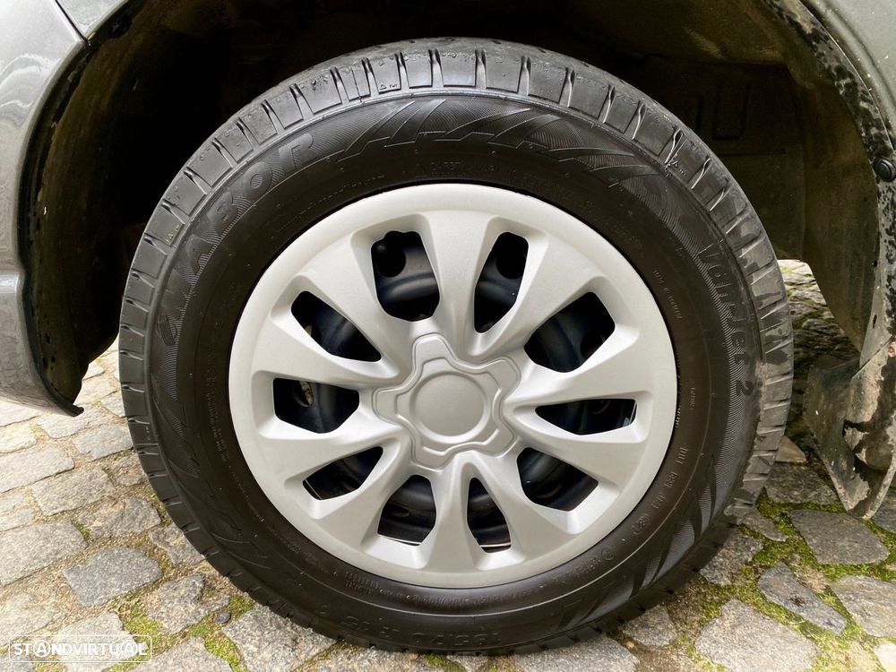 Toyota HiAce 2.4 D LH102L - 10