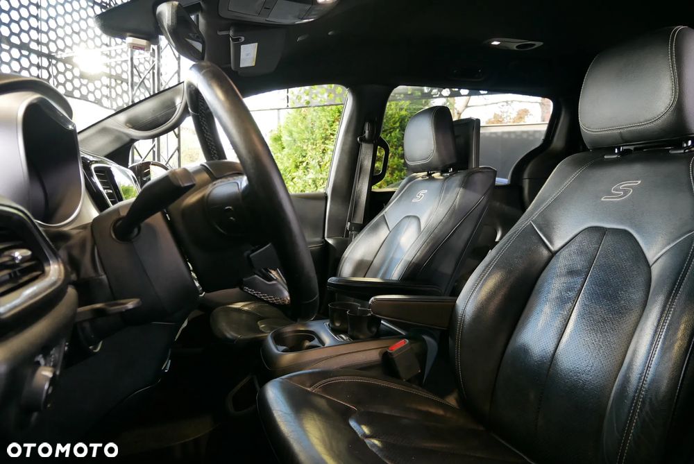 Chrysler Pacifica - 10