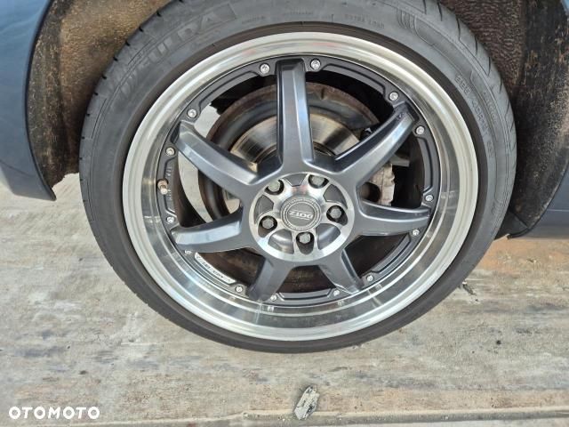Volkswagen Golf 1.6 TDI DPF Highline - 3