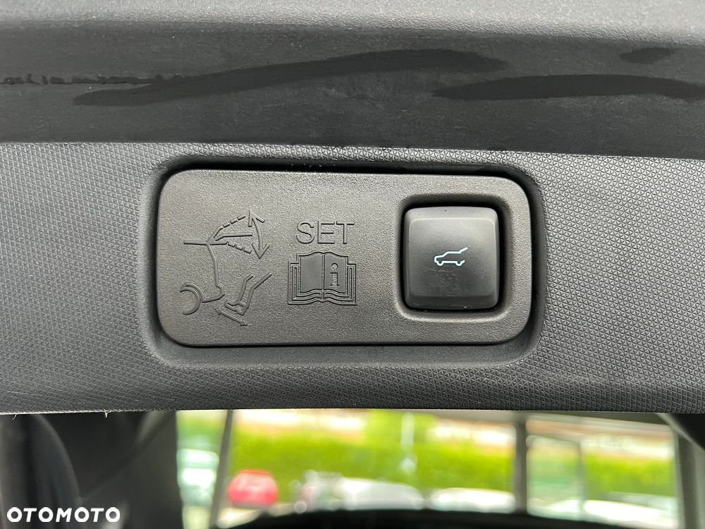 Ford Mustang Mach-E - 16