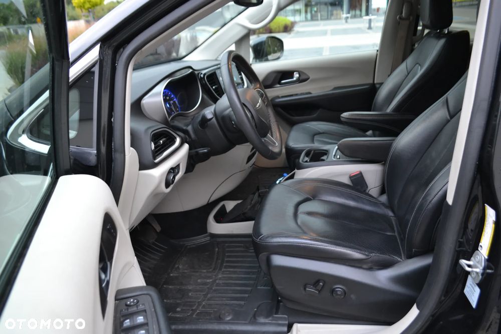 Chrysler Pacifica - 13