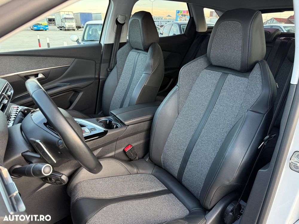 Peugeot 3008 1.2 PureTech Turbo S&S EAT8 Allure - 16