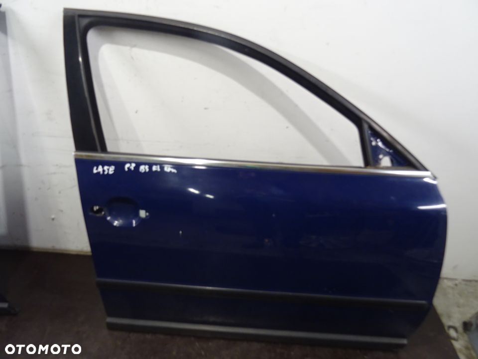 VW PASSAT B5 LIFT KOMBI 1.9 TDI DRZWI PRAWE PRAWY PRZÓD PRZEDNIE LA5E - 1