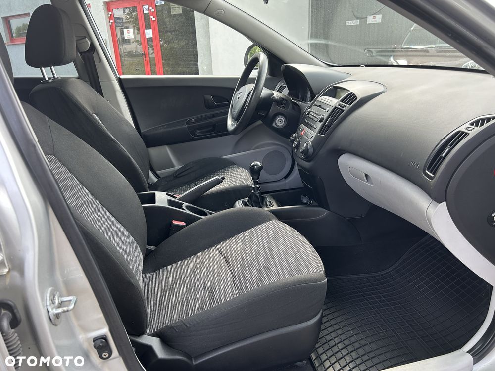 Kia Ceed - 7