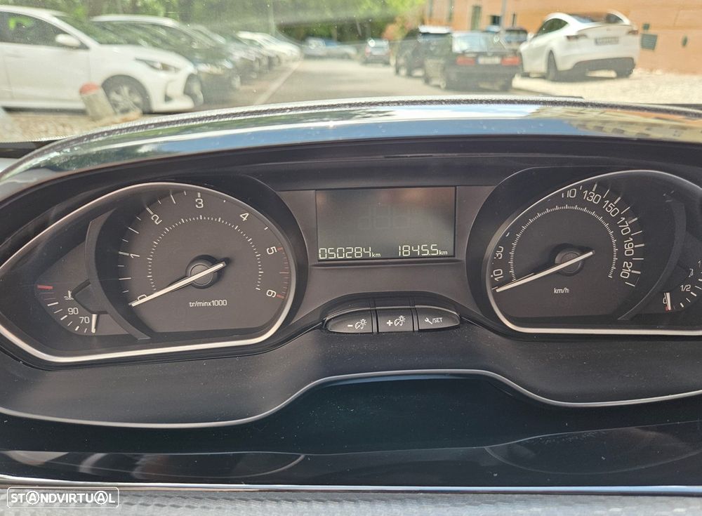 Peugeot 2008 1.5 BlueHDi Style - 4