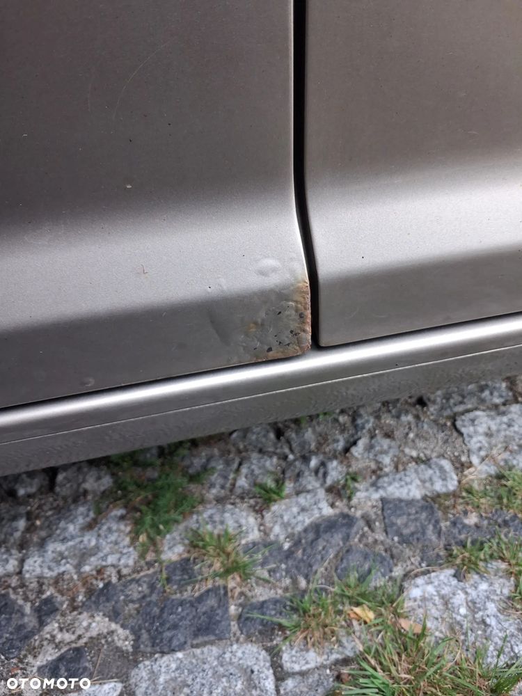 Volkswagen Touran 2.0 TDI DPF Life - 9